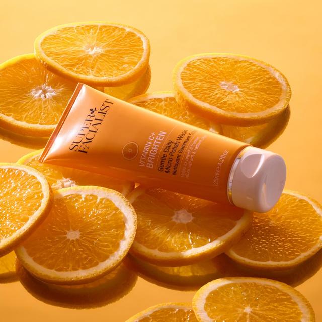 Super Facialist Vitamin C Polishing Face Wash 125ml GOODS M&S