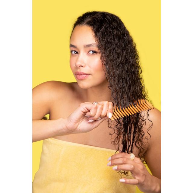 Umberto Giannini Banana Coconut De-Tangler 250ml GOODS M&S