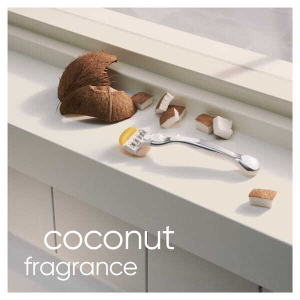 Venus Comfortglide Coconut Plus Olay Razor - 8 Blades GOODS Superdrug