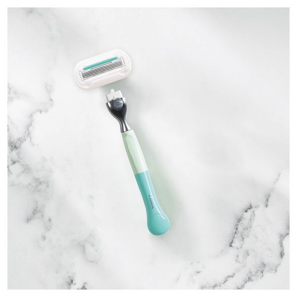 Venus Deluxe Smooth Sensitive Aloe Vera Razor - 1 Blade GOODS Superdrug