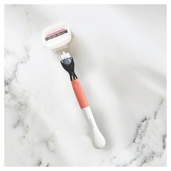Venus Edition Comfortglide Strawberry Razor Handle +3 Blades GOODS Superdrug