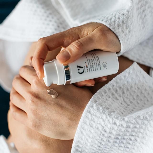 Green People Organic Tinted DD Moisturiser SPF15 Light Vegan By Cha Vohtz 30ml