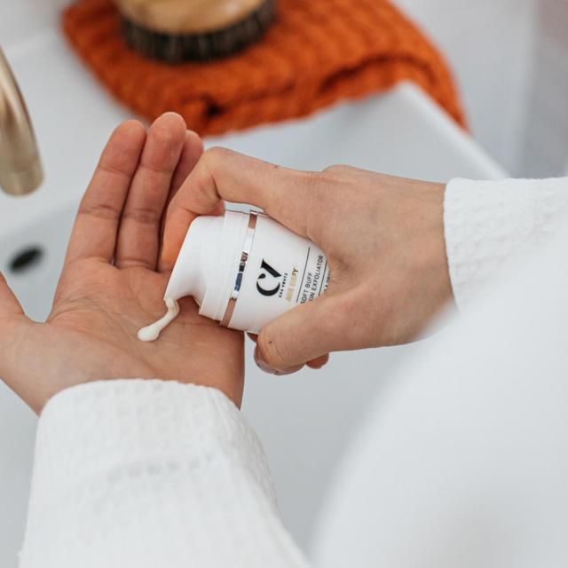 Green People Soft Buff Skin Exfoliator Age Defy+ by Cha Vohtz Vegan 30ml