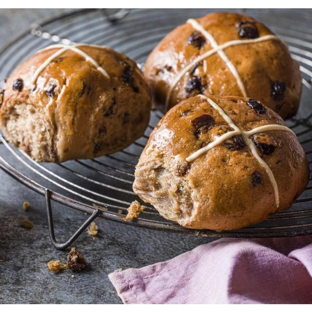 M&S Made Without Hot Cross Buns 4 per pack