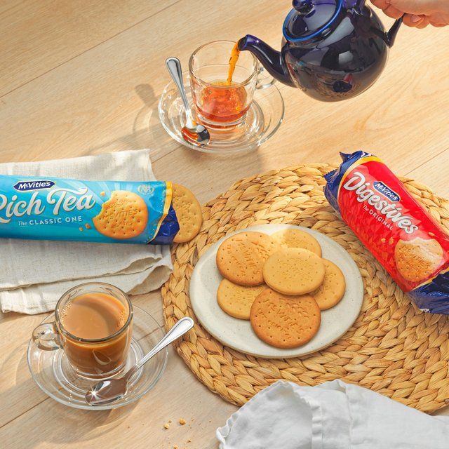 McVitie's Triple Pack Biscuits Hobnobs Rich Tea Digestives 815g