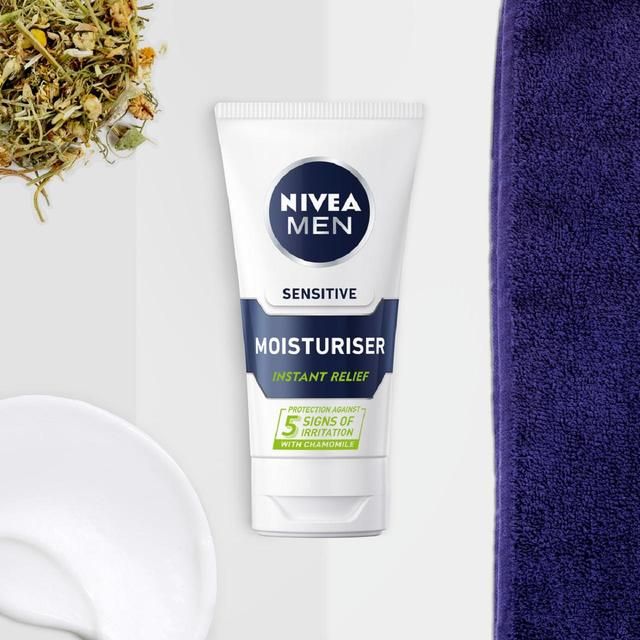NIVEA MEN Sensitive Face Moisturiser with 0% Alcohol 75ml