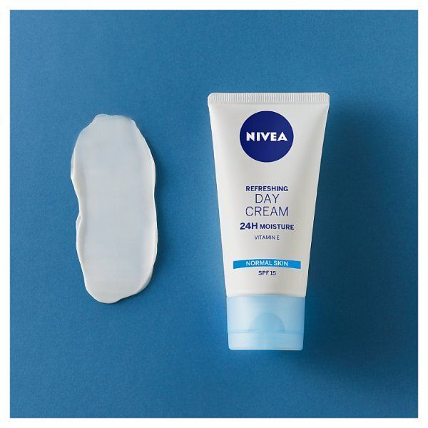 NIVEA Refreshing 24H Day Cream for Normal Skin SPF15 50ml