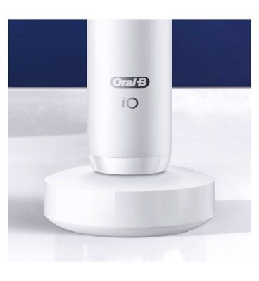 Oral-B Electric Toothbrush iO8 - White Special Edition