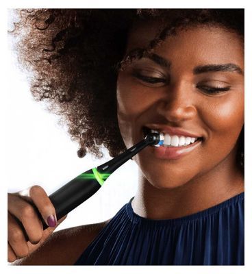 Oral-B iO4 Electric Toothbrush - Black (+Travel Case)