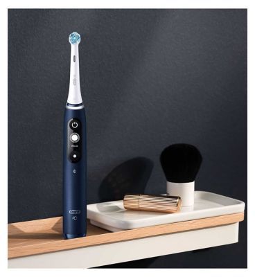 Oral-B iO7 Electric Toothbrush - Blue