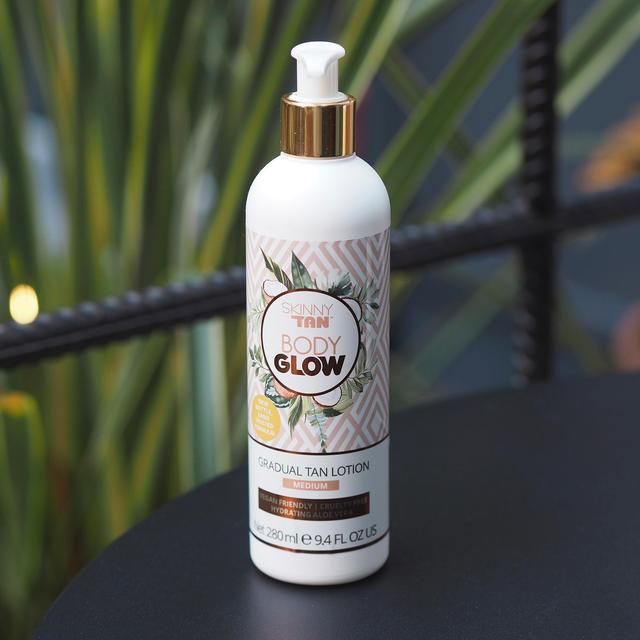 Skinny Tan Body Glow Medium Lotion 280ml
