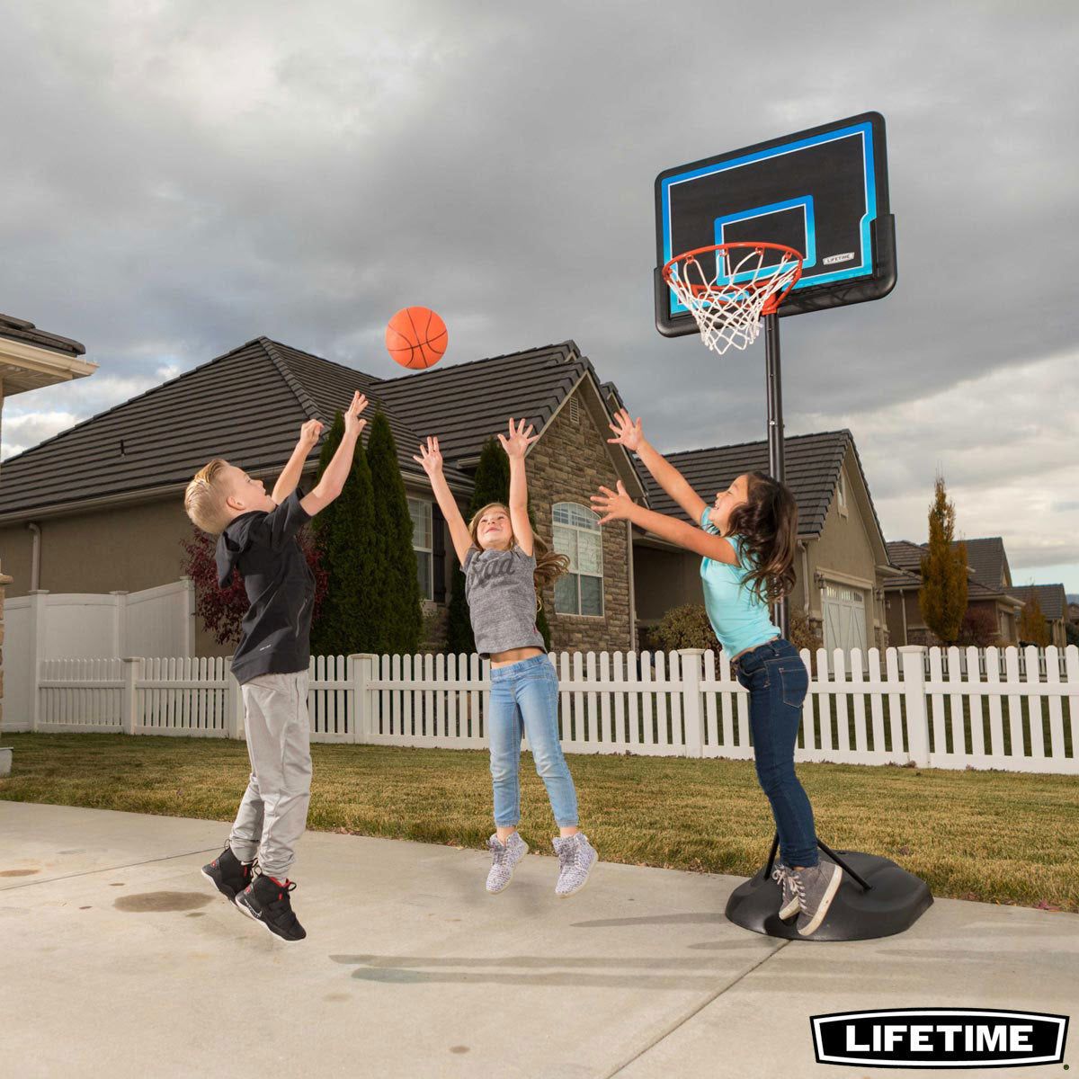 Lifetime 32 Inch (81.28 cm) Youth Portable Basketball Hoop GOODS Costco UK