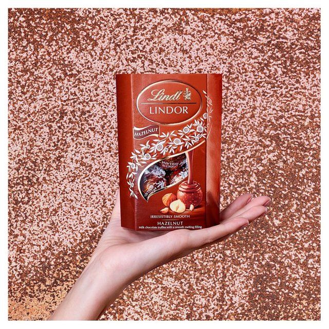 Lindt Lindor Hazelnut Chocolate Truffles   200g GOODS M&S   