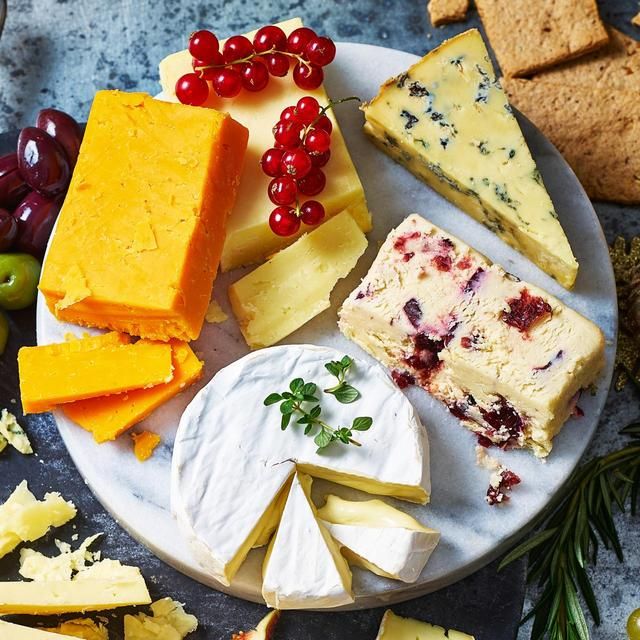 M&S Cheeseboard Favourites   530g GOODS M&S   