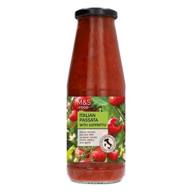 M&S Italian Passata with Soffritto   690g