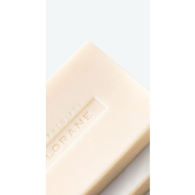 Klorane Softening Solid Shampoo Bar with Oat Milk for the Whole Family   80g GOODS M&S   