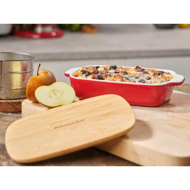 KitchenAid Empire Red Medium 26cm Stoneware Dish with Bamboo Lid