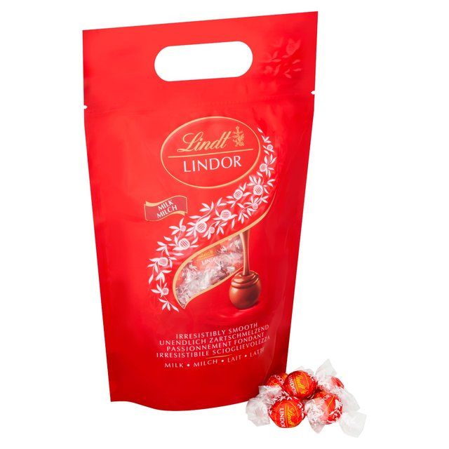 Lindt LINDOR Milk Chocolate Truffles Bag   1kg GOODS M&S   