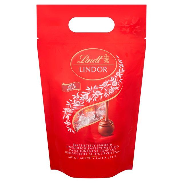 Lindt LINDOR Milk Chocolate Truffles Bag   1kg GOODS M&S   