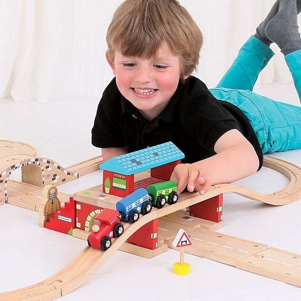 Bigjigs Rail Overground Station - McGrocer