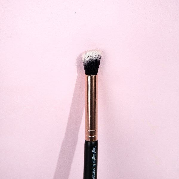 Brushworks Highlight & Contour Brush