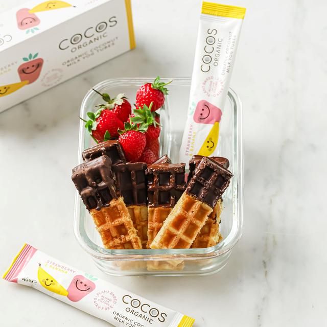 COCOS Organic Strawberry and Banana Coconut Yoghurt Tubes   5 x 40g