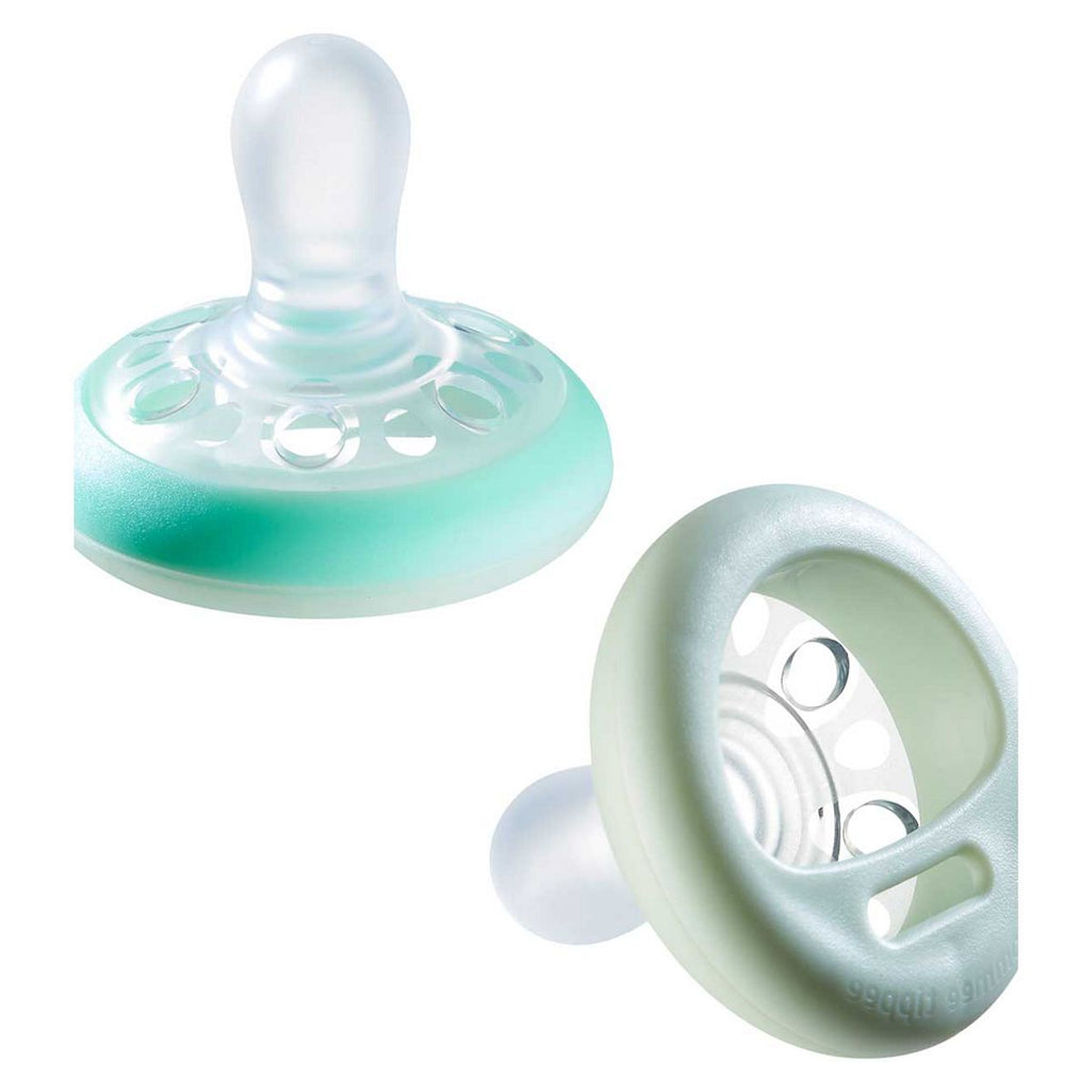 Tommee Tippee Breast-Like Soother Night, Glow in the Dark, Symmetrical Orthodontic Design, Inc Steriliser Box, 0-6m 2 Dummies