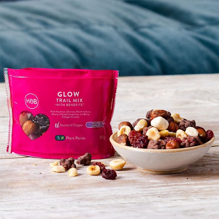 Holland & Barrett Glow Trail Mix with Benefits 30g