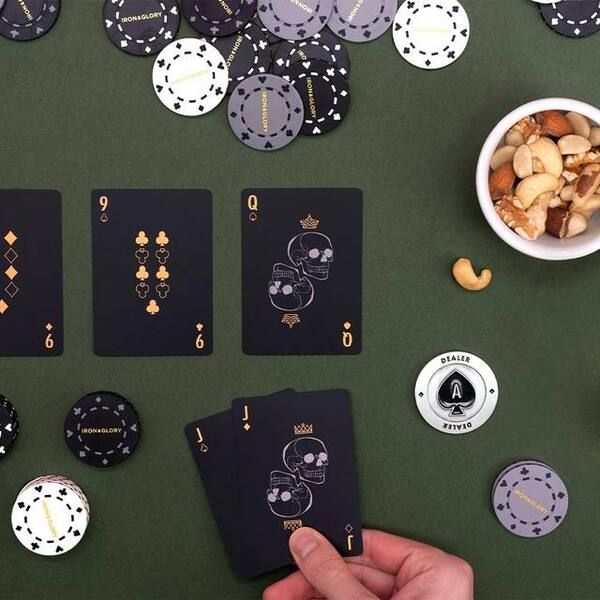 Iron & Glory Dead Man's Hand Poker Set