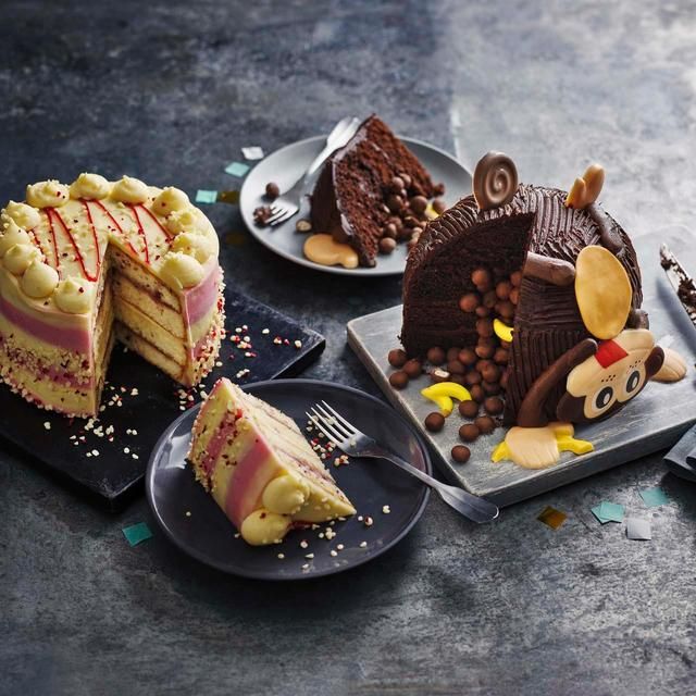 M&amp;amp;S Raspberry Ripple Cake   1.12kg