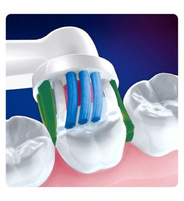 Oral-B 3D White Toothbrush Head with CleanMaximiser Technology, 4 Pack