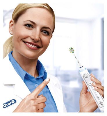 Oral-B FlossAction Toothbrush Head with CleanMaximiser Technology, 4 Pack Dental Boots   